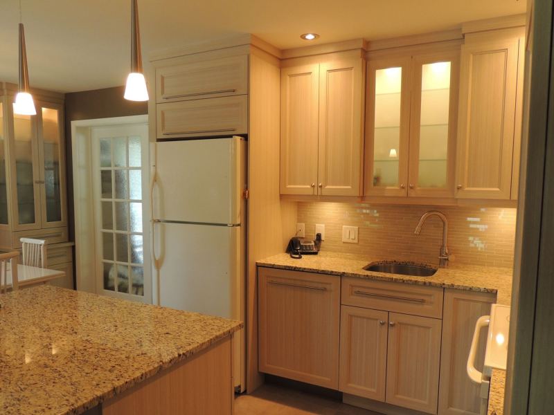 Cuisine crème et îlot de granite, photo 2